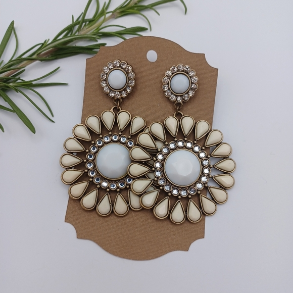 Vintage Avon Large Flower Earrings - Picture 1 of 8